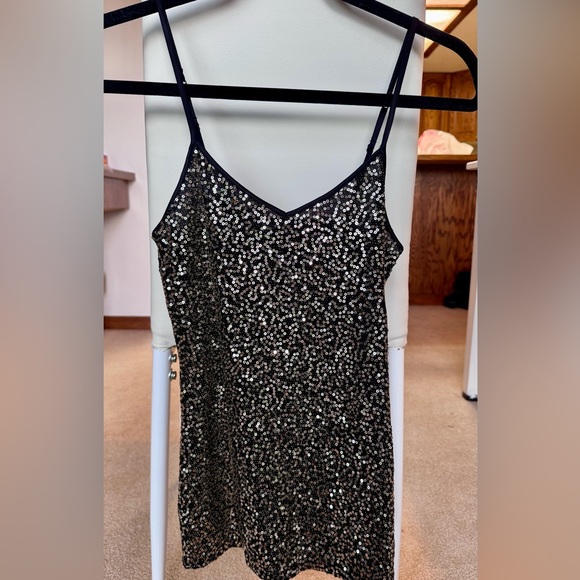 BUNDLE Express Dressy Tops - Black, Gold, Silver - Picture 13 of 16